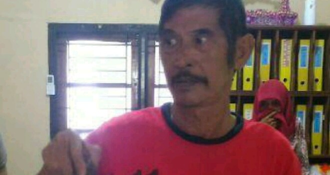 Tersangka dan barang bukti yang diamankan polisi.